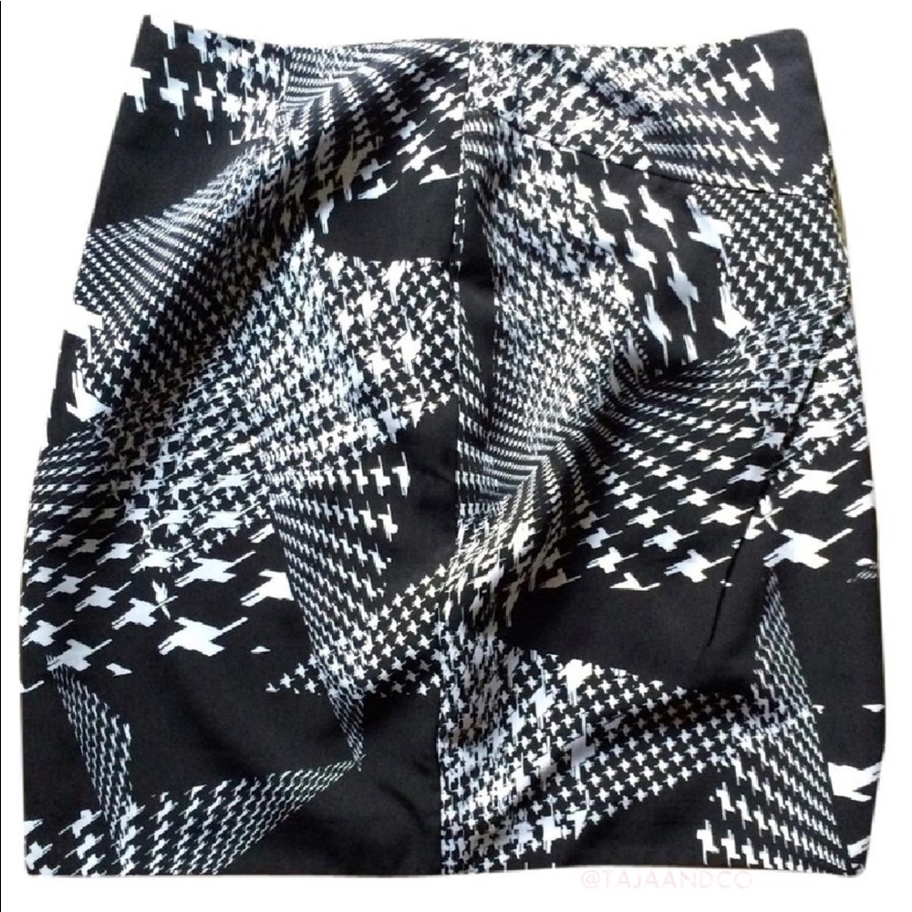🖤WORTHINGTON: Black Modern Art Skirt!